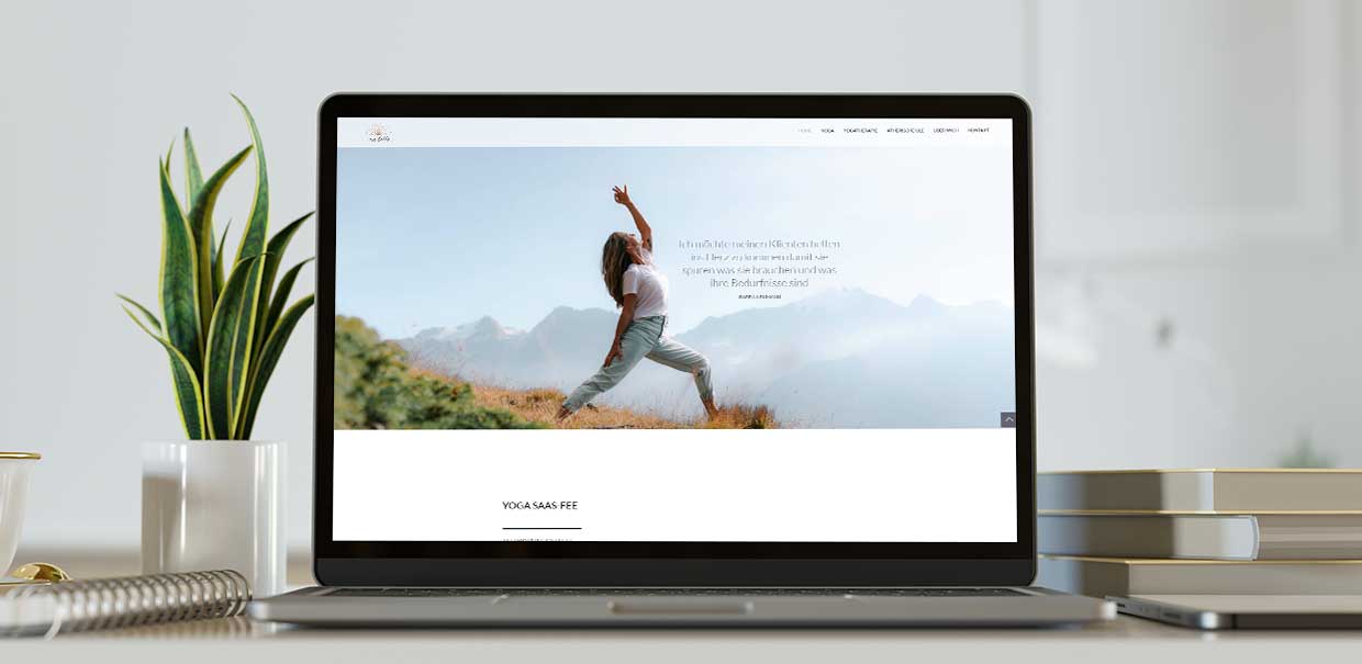 Startseite der Website für eine Yogatherapeutin aus Saas-Fee in der Schweiz.