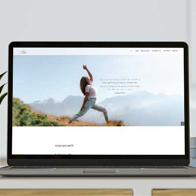 Startseite der Website für eine Yogatherapeutin aus Saas-Fee in der Schweiz.